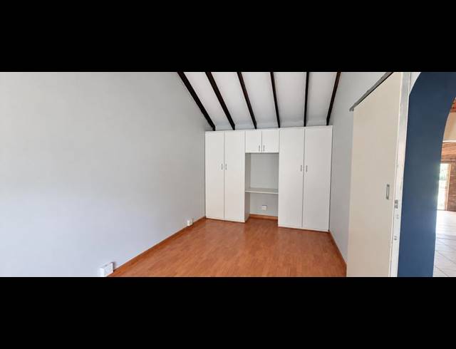4 BEDROOM HOUSE FOR SALE IN ROOIHUISKRAAL